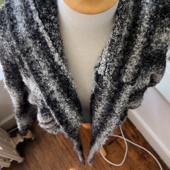 FRENCH CONNECTION alpaca blend boucle cozy hooded cardigan with pockets - Picture 4 of 9